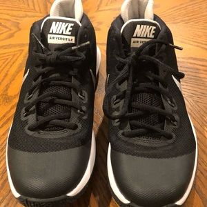 Nike Air Versatile women’s size 9, gently worn, great condition